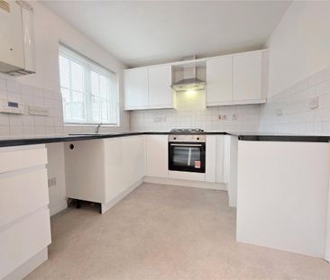 2 bed terraced house to rent in Crawford Chase, Wickford, SS12 - Photo 3