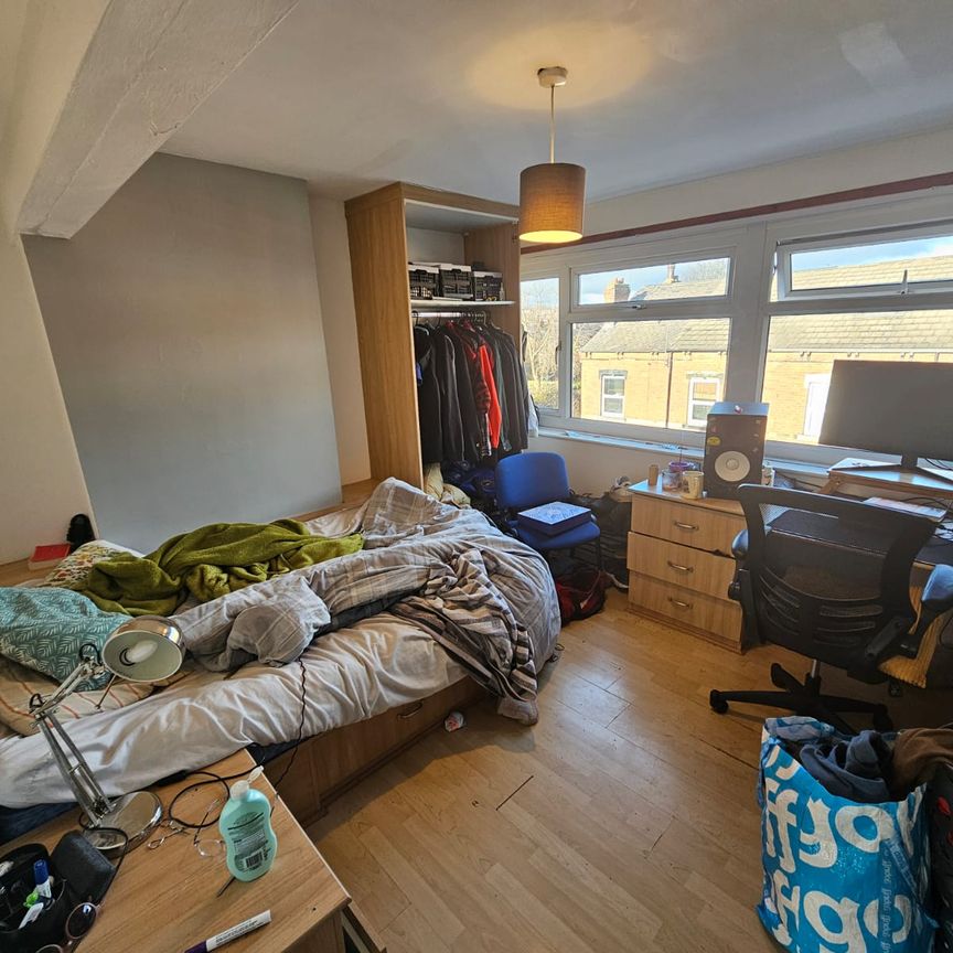 4 Bed - 21 Ashville Avenue, Headingley, Leeds - LS6 1LX - Student - Photo 1