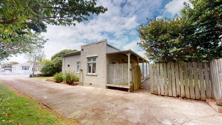 City Centre - 3 Bedrooms - Photo 2