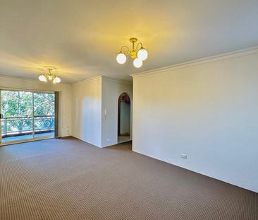 SPACIOUS TWO BEDROOM APARTMENT - Photo 1