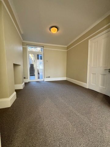 2 Bed Flat, Harwood Road, SW6 - Photo 2
