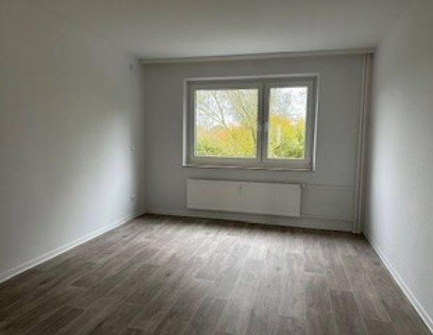 frisch sanierte 3,5-Zi-Wohnung in der Helsinkistr. 96 in Kiel zu vermieten! Otto Stöben GmbH - Photo 1