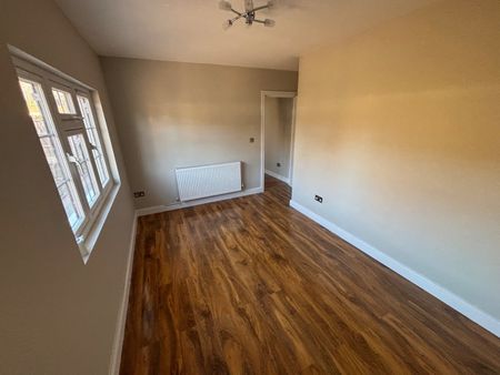 5 Bed Semi-Detached House, Harby Drive, NG8 - Photo 4