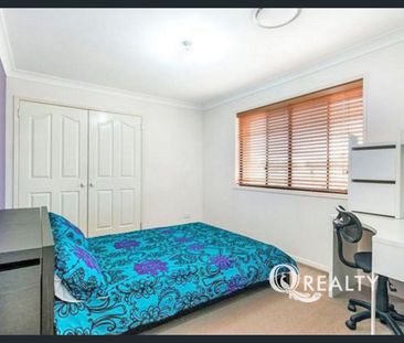 🏡Large Family Home With Pool In Stretton School Catchment And New C... - Photo 6