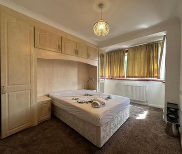 8 bedroom end of terrace house to rent - Photo 3