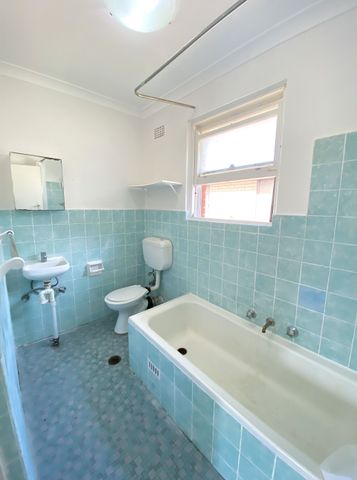 Spacious one bedroom apartment in a Small Block - Photo 3