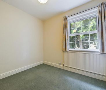2 bedroom end of terrace house to rent - Photo 4