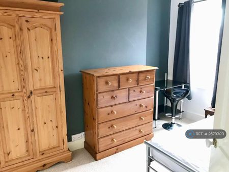 4 bedroom terraced house to rent - Photo 3