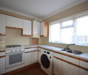 4 bedroom semi-detached house to rent - Photo 4
