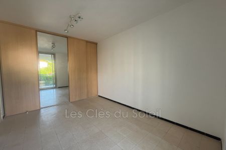 Location appartement 4 pièces 66 m² Toulon - Photo 4