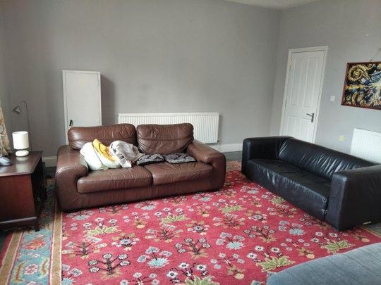 3 bedroom flat to rent - Photo 1