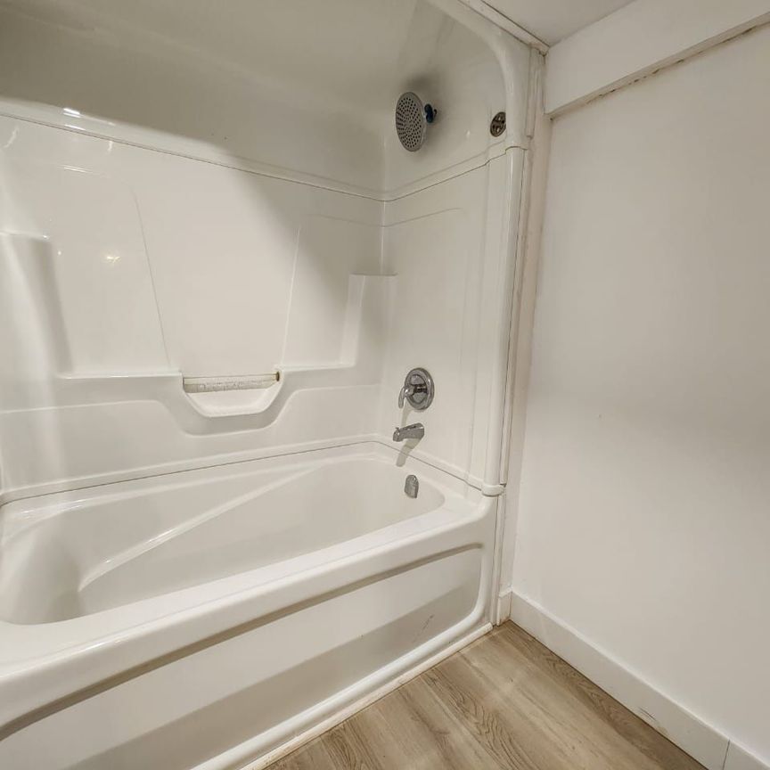 For Lease - 5 Cabot Court Unit# Lower, Aurora, Ontario - Photo 1