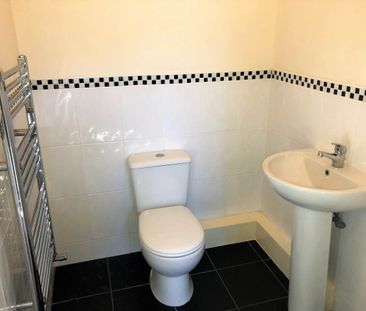 Hough Lane (Room 1), Bramley, Leeds - Photo 4