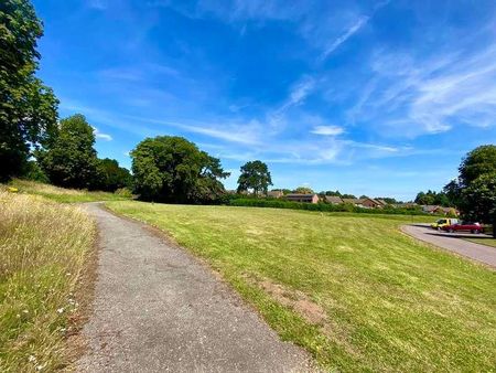 Devington Park, Exminster, EX6 - Photo 2