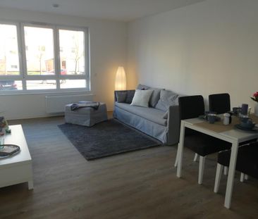 Schicke 2 Zimmer-Wohnung mit Aufzug, EBK und Balkon mit grünem Ausb... - Photo 1