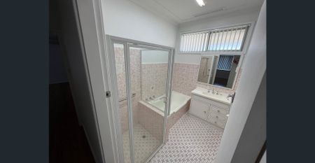 Ideal Home Set in a Quiet Neighbourhood - Photo 5