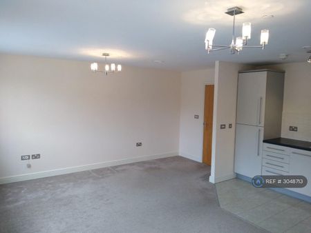 2 bedroom flat to rent - Photo 3