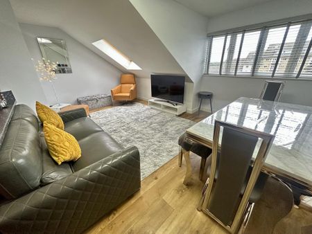 2 bedroom flat to rent - Photo 2