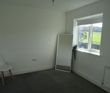 2 bedroom semi-detached house to rent - Photo 2