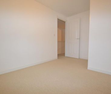 3 bedroom end of terrace house to rent - Photo 4