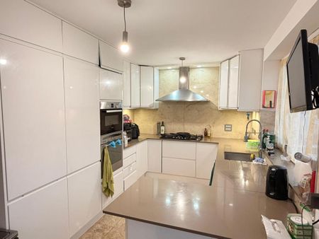 House share to rent - Photo 2