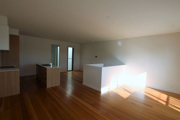 Stunning 2 bedroom townhouse in highly sought after location - Photo 1