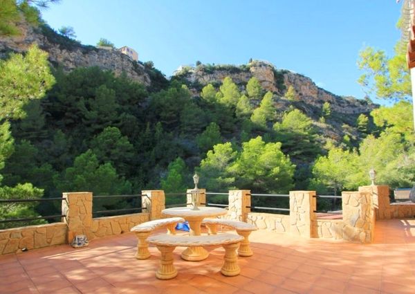 Villa for rent in Cumbre del Sol with 5 bedrooms