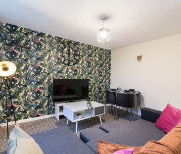 3 Bed Semi-Detached House, Perchfoot Close, CV1 - Photo 2