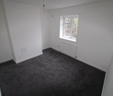 2 bedroom end of terrace house to rent - Photo 5