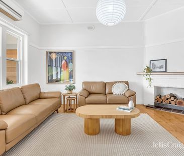 Four Bedroom Plus Study Nook Family Home in Newport - Photo 5