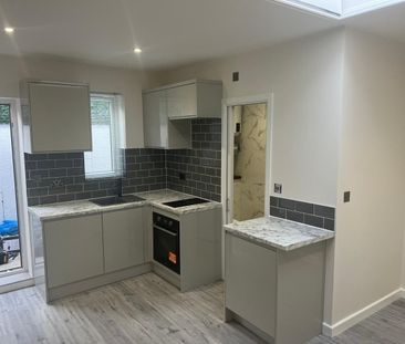 Studio Flat, London, CR0 - Photo 1