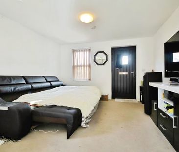 Bath Road, West Drayton, UB7 0EH - Photo 2