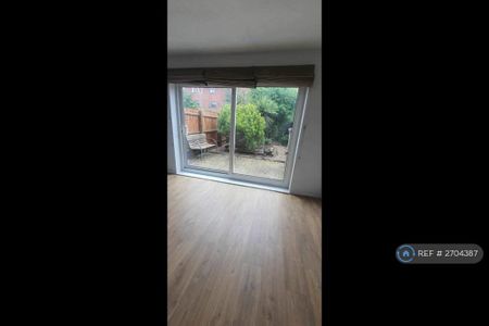 2 bedroom terraced house to rent - Photo 3