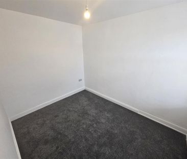 3 bedroom end of terrace house to rent - Photo 3