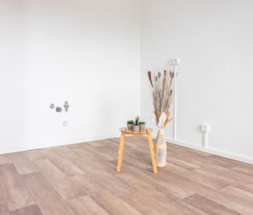 Geräumige 2-Raum-Wohnung mit Eckbadewanne - Foto 2