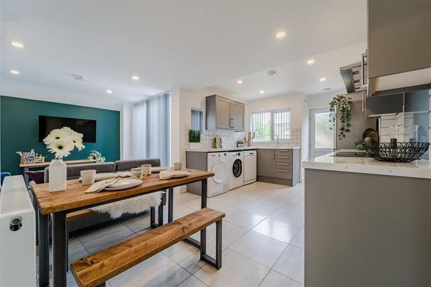 1 bedroom in a house share to rent - Photo 1