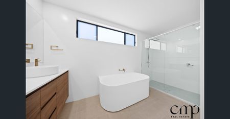 BRAND NEW 4 BEDROOM FAMILY HOME - Photo 3