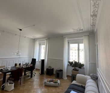 Helle Altbauwohnung mit Dachterasse - Photo 1