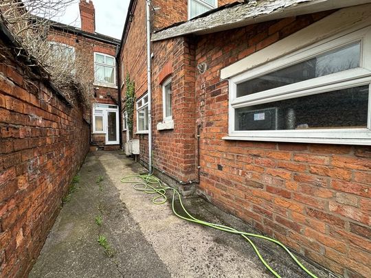 1 bedroom ground floor flat to rent - Photo 1