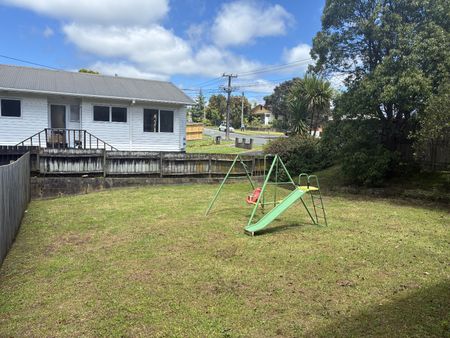 Tidy Family Home - Photo 3