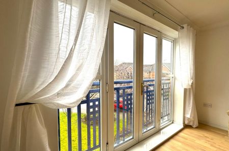2 bedroom Flat To Let - Photo 2