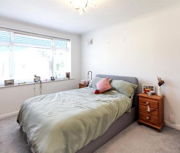 3 bedroom semi-detached bungalow to rent - Photo 4