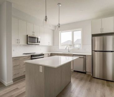 Beautiful and Spacious 4-Bed | 2.5-Bath Townhome — 4 Bedrooms Townh... - Photo 1