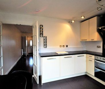2 bedroom end of terrace house to rent - Photo 2