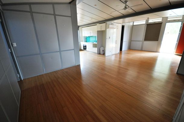 AFFORDABLE ABODE - Easy-care 4x2 - Photo 1