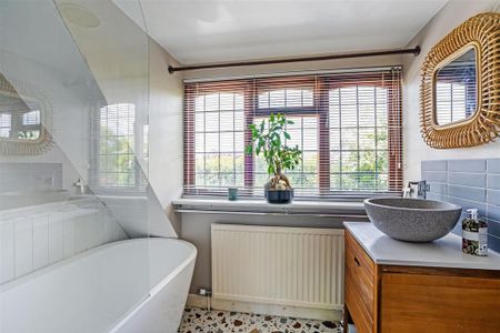 4 bedroom detached house to rent - Photo 2