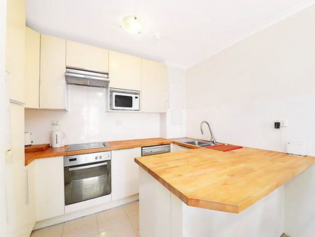 Conveniently located amongst CBD Spacious residence Furnished - Photo 4