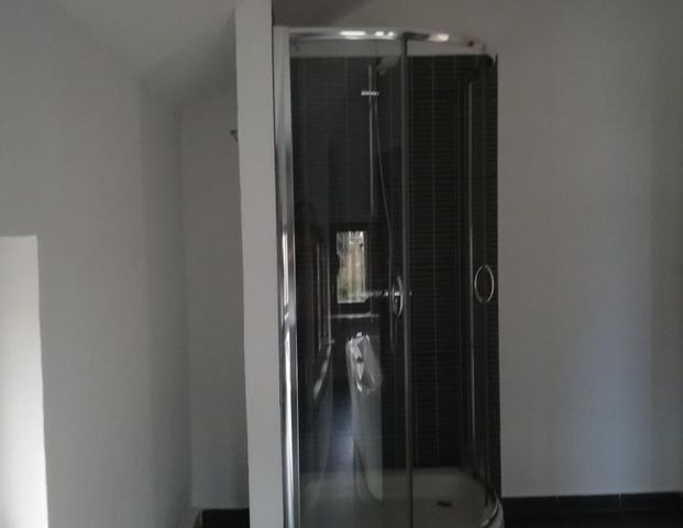 Wohnen wie im Schloß - 3 Zi.-Whg. mit Balkon, Kachelöfen und großem Garten - Photo 1