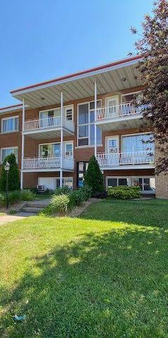 Three-Bedroom (5.5) - 103-105-111 Rue Bouchard, Granby - Photo 1