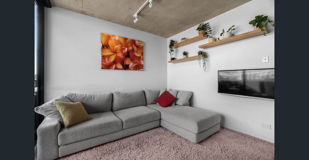 Executive Lifestyle Awaits: Furnished Boutique Apartment - Photo 1